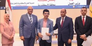 بحضور الوزير والمحافظ، تسليم 250 عقد عمل وتكريم متميزي التدريب المهني بالإسكندرية - المدينة برس
