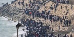تدفق كبير للمهاجرين إلى سبتة عبر البحر، وتحرك عاجل من السلطات الإسبانية (صور) - المدينة برس