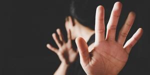 استغل تواجدها بمفردها، حبس سائق توكتوك تحرش بفتاة امام منزلها في المنيا - المدينة برس