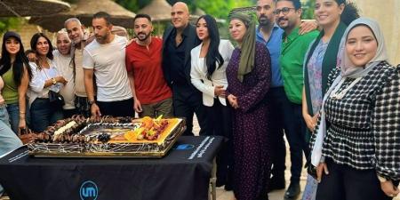 أبطال مسلسل "محمود الطيار" يحتفلون بانطلاق تصويره - المدينة برس