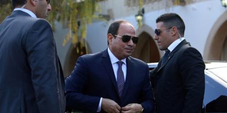 السيسي يصل إلى البحرين والملك حمد في مقدمة مستقبليه - المدينة برس