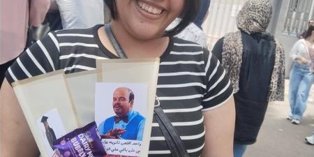 بالزهور والزغاريد، فرحة عارمة لطلاب الثانوية العامة بالإسكندرية بانتهاء ماراثون الامتحانات (فيديو) - المدينة برس