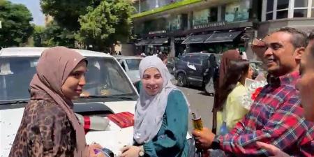 ولي أمر يحتفل بانتهاء ابنته من امتحانات الثانوية العامة بهذه الطريقة (فيديو) - المدينة برس