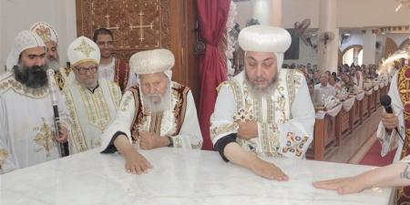 الأنبا إنيانوس يدشن كنيسة القديس مار مرقس الرسول في بني مزار - المدينة برس