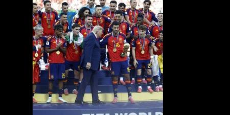 رودي أبعده ولامال صافحه ببرود وميرينو قلد رقصته، إسبانيا تهين ترامب لحظة التتويج بكأس العالم (فيديو) - المدينة برس