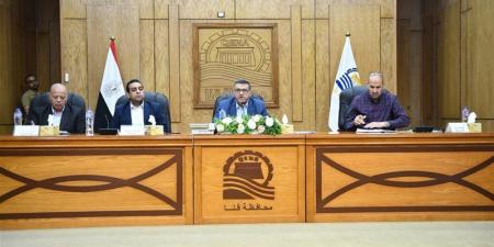 محافظ قنا يشدد على تسريع وتيرة العمل بملفات التقنين والتصالح - المدينة برس