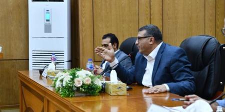 محافظ قنا يستعرض إجراءات حسم ملف أراضي المثلث الذهبي وضمان حقوق المواطنين (فيديو) - المدينة برس