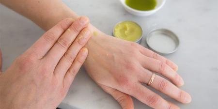 طرق طبيعية لتخفيف التهابات الجلد الناتجة عن العرق - المدينة برس