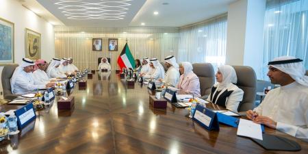 رئيس الوزراء يترأس اجتماع لجنة متابعة المشاريع التنموية الكبرى - بوابة المدينة برس