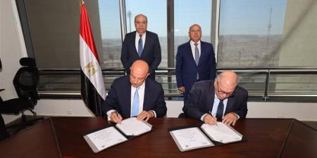 توقيع بروتوكول تعاون بين وزارتي النقل والطيران المدني لتطوير وصيانة المطارات - المدينة برس