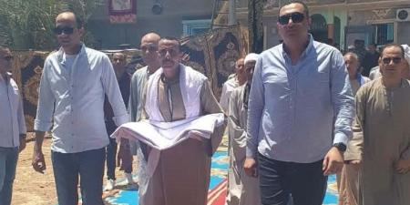الكفن ينهي خصومة ثأرية بين عائلتي القطايطة والسقاقوة في المنيا (صور) - المدينة برس