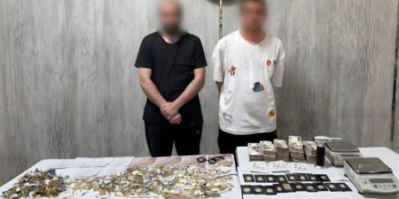 سقوط شقيقين بتهمة النصب على تجار الذهب والاستيلاء على مشغولات ومبالغ مالية بالجيزة - المدينة برس