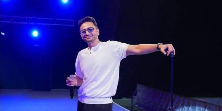 حمادة هلال يجري البروفات الأخيرة قبل حفل دبي (صور) - المدينة برس