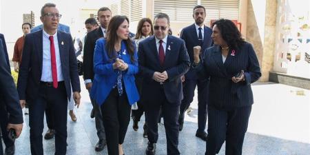 وزيرة الإسكان تزور مستشفى "بهية" بالشيخ زايد - المدينة برس
