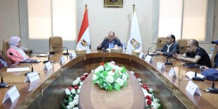 نائب محافظ الوادى الجديد يوجه بسرعة انتهاء مشروعات"حياة كريمة" بالفرافرة - المدينة برس