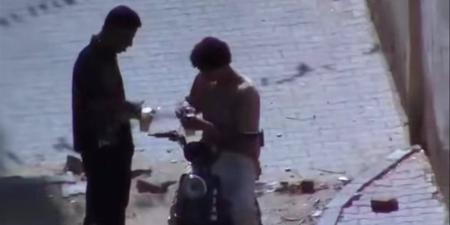 منكر عيني عينك، شابان يتناولان "بيرة مشبرة" أثناء قيادة دراجة نارية بفيصل والأمن يتحرك (صور) - المدينة برس