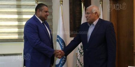 محافظ مطروح يبحث مع رئيس "كار جاس" حل مشكلة تكدس السيارات بمحطة تموين الغاز - المدينة برس