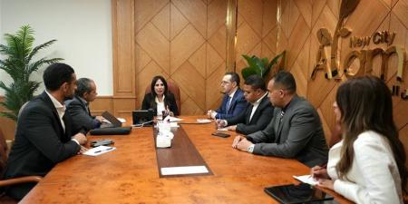 وزيرة الإسكان تبحث مع كبار المطورين العقاريين تسريع التسويق وزيادة الإشغالات بالمدن الجديدة - المدينة برس