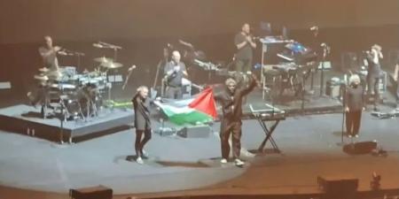 سنغافورة تمنع فرقة "ماسيف أتاك" من إقامة حفلات بعد رفع العلم الفلسطيني - بوابة المدينة برس