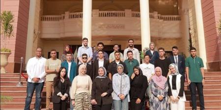 الجامعة البريطانية تكرم أوائل الثانوية العامة وتقدم لهم منحا دراسية كاملة (صور) - المدينة برس