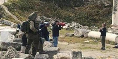 إصابة 3 فلسطينيين جراء اعتداء مستوطنين عليهم في رام الله - المدينة برس