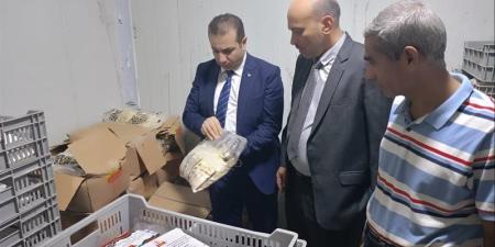 التحفظ على 5.6 طن عسل أسود مجهول المصدر داخل مصنع غير مرخص بالغربية (صور)  - المدينة برس