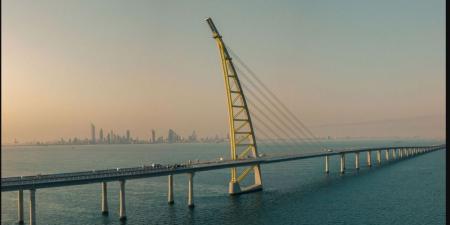 فرق الإطفاء و الإنقاذ البحري تعاملت مع محاولة إنتحار من أعلى جسر الشيخ جابر - بوابة المدينة برس