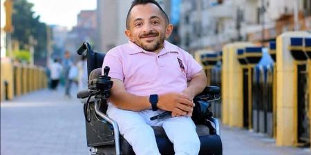 طنطا تشيع أيقونة التحدي بعد صلاة الجمعة، رحيل شاب من ذوي الهمم حوّل كرسيه المتحرك إلى رمز للكفاح - المدينة برس
