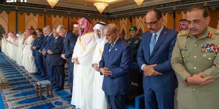 بن سلمان وأردوغان ورئيس وزراء باكستان يؤدون صلاة الجمعة بالمسجد الحرام (صور) - المدينة برس