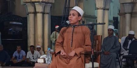 رغم فقدان بصره، زياد يروي رحلته مع القرآن من حفظه بسن التاسعة حتى تصفيات «دولة التلاوة» بقنا - المدينة برس