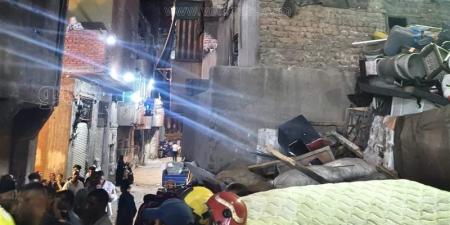 صرخات من تحت الأنقاض، مصرع 4 أشخاص وإصابة 5 آخرين في انهيار عقار بحدائق القبة (صور) - المدينة برس