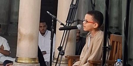 خطف القلوب.. أصغر مشارك بدولة التلاوة يبهر محكمي دولة التلاوة في قنا (فيديو) - المدينة برس