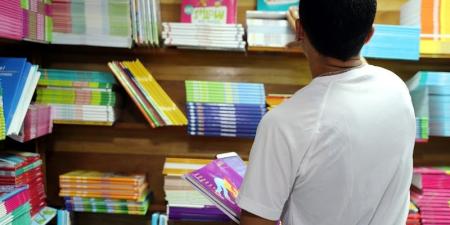 هامش الربح يشعل الخلاف بين الكتبيين وموزعي مقررات "مدارس الريادة" - بوابة المدينة برس
