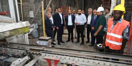 وزير الصناعة يتفقد مجمع "e2 العلمين الصناعي" التابع لمجموعة التنمية الصناعية IDG ويزور مشروع "خزن" - المدينة برس