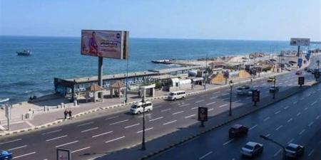 حملة مكبرة لإزالة الإشغالات بطريق الكورنيش في الإسكندرية - المدينة برس