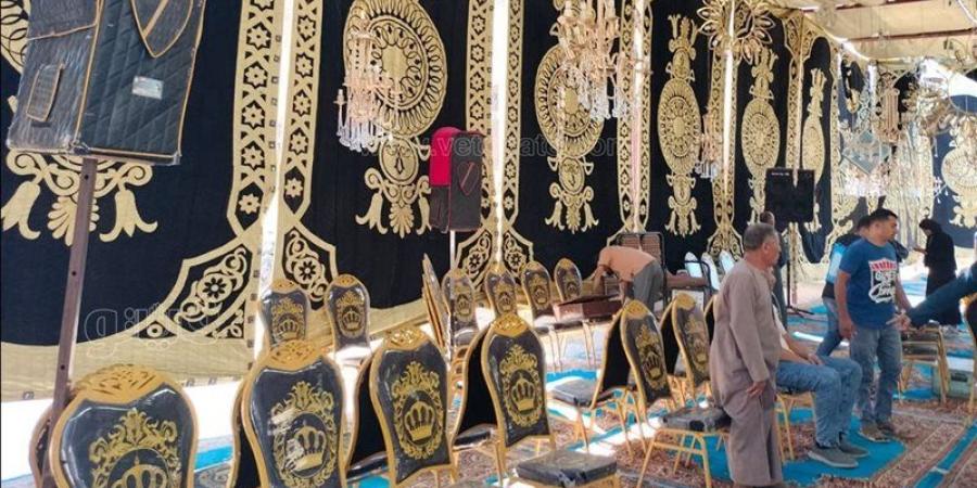 أهالي كفر الجاورشي ينهون استعداداتهم لاستقبال جثمان وزير الصحة الأسبق عمرو حلمي (صور) - المدينة برس
