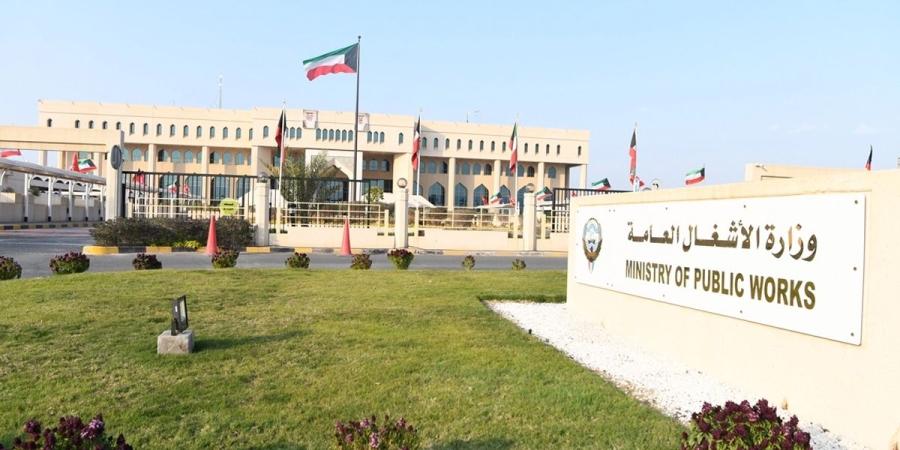 «الأشغال» تواصل أعمال الصيانة الجذرية لعقود الطرق - بوابة المدينة برس