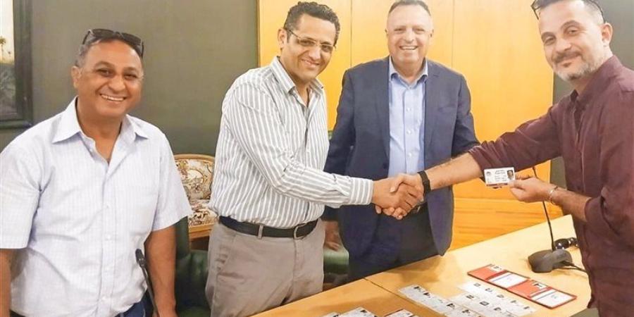 نقيب الصحفيين يستقبل نظيره الفلسطيني ويبحثان دعم الزملاء المقيمين في مصر - المدينة برس