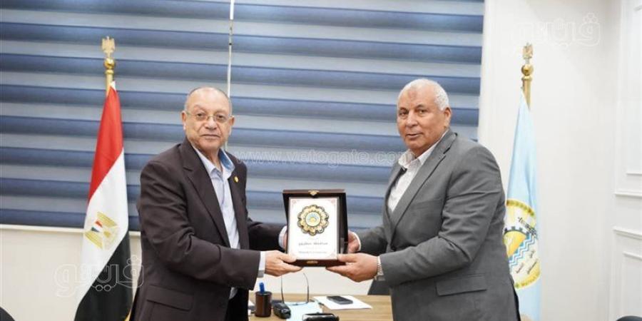 محافظ مطروح يشارك في محاكاة لإدارة الأزمات والطوارئ عبر الفيديو كونفرانس - المدينة برس