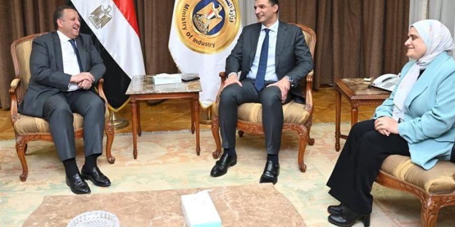 وزير الصناعة: حريصون على فتح قنوات اتصال دائمة مع المؤسسات العلمية والمهنية - المدينة برس