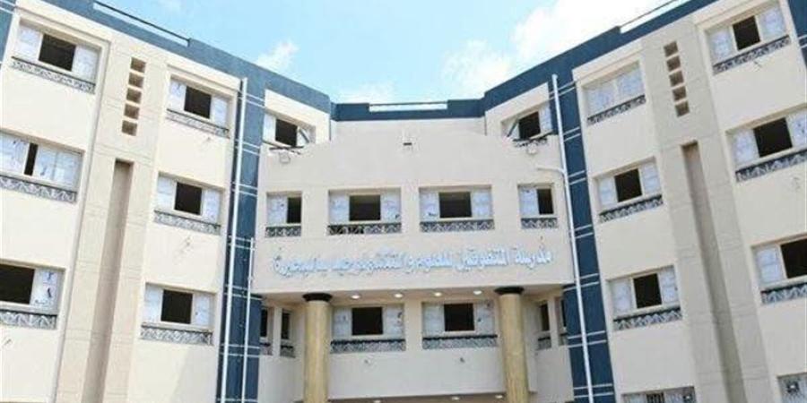 محافظ البحيرة: تنفيذ 40 مشروعًا تعليميًا بتكلفة 480 مليون جنيه (صور) - المدينة برس