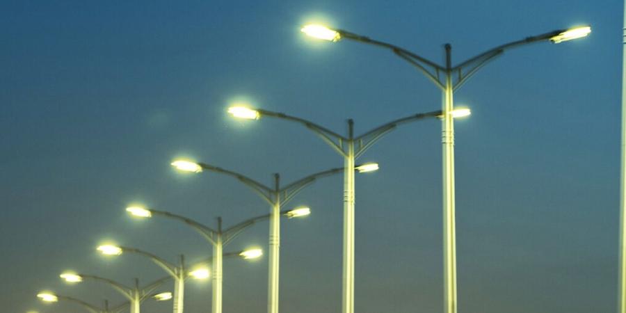 طرح مناقصة لإحلال كشافات «LED» - بوابة المدينة برس