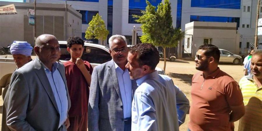 نائب محافظ سوهاج يتابع مستوى الخدمات المقدمة للمواطنين بساقلتة وأخميم - المدينة برس