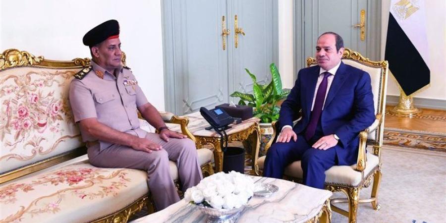 الرئاسة في أسبوع: السيسي يستقبل وزير الدفاع.. يشهد أداء اليمين لرؤساء الهيئات القضائية.. يتسلم أوراق اعتماد 17 سفيرا جديدا.. يتابع معدلات الملاحة بقناة السويس.. ويهنئ المصريين بثورة 30 يونيو - المدينة برس