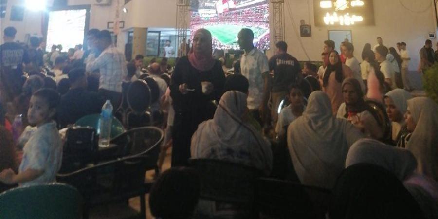 حشود جماهيرية تملأ ساحات المنيا لمتابعة مباراة مصر وأستراليا (فيديو) - المدينة برس
