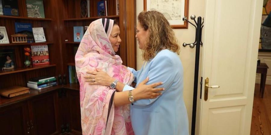 برلمان الكناري يكرم فتيحة الكموري - بوابة المدينة برس