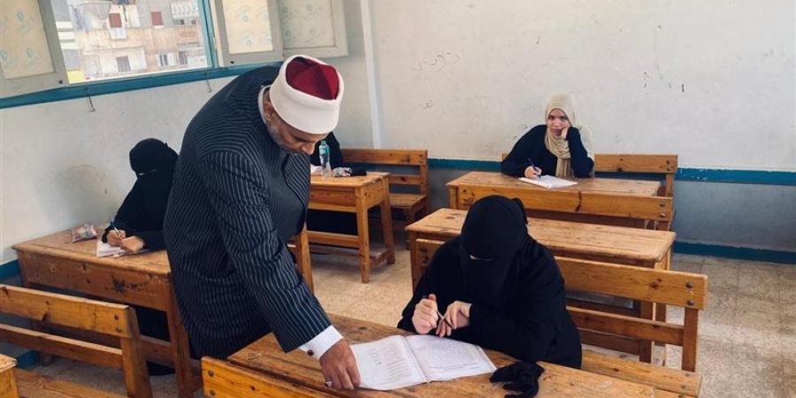 اليوم، امتحان مادة "الرياضيات التطبيقية" لطلاب القسم العلمي للثانوية الأزهرية - المدينة برس