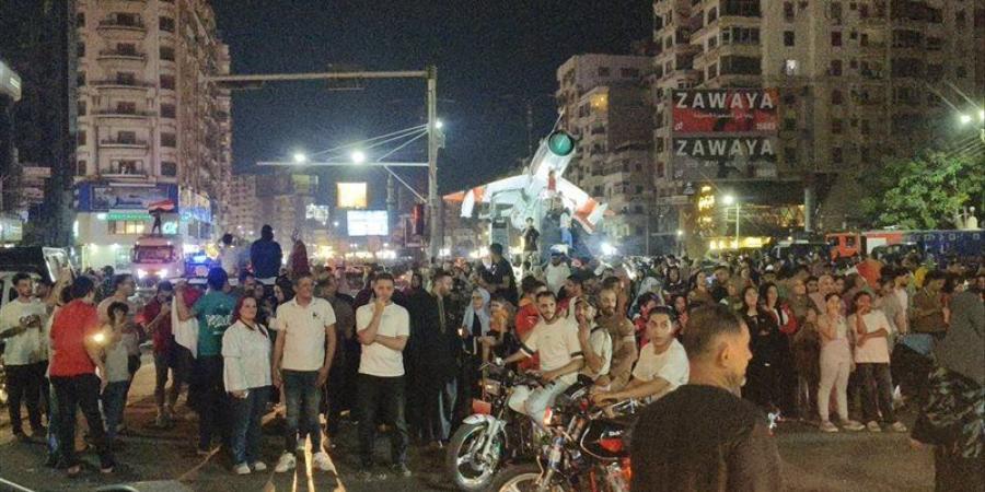 قفلوا الشوارع، فرحة أهالي المنصورة بتأهل مصر إلى دور الـ 16 بكأس العالم (صور) - المدينة برس