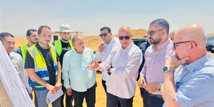نائب وزيرة الإسكان يتفقد مشروعات البنية التحتية بالعبور الجديدة - المدينة برس