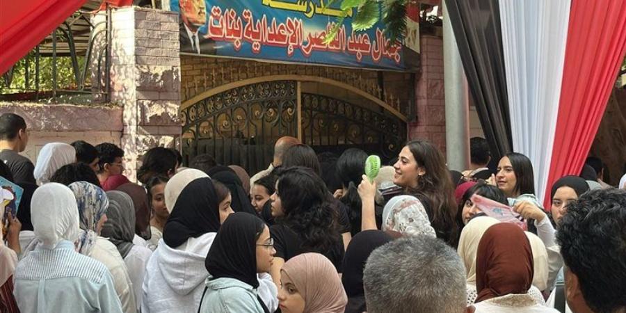 التعليم تضبط مراقبا صور امتحان اللغة الإنجليزية داخل دورة مياه بإحدى لجان الثانوية العامة - المدينة برس